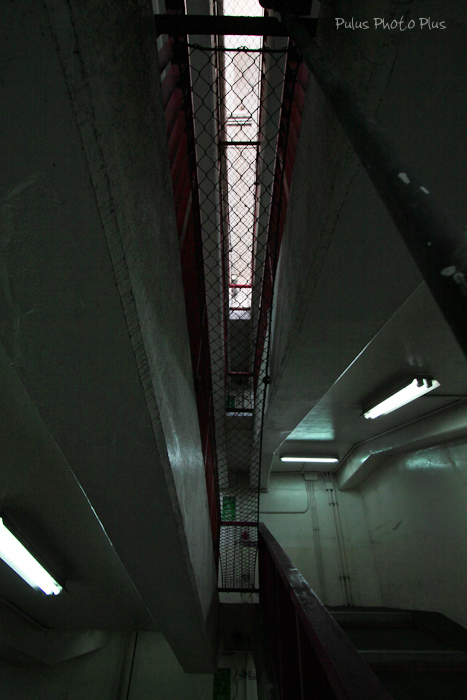 地下トンネル階段.jpg